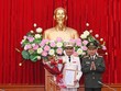 Đại tướng Tô Lâm trao quyết định và chúc mừng Trung tướng Nguyễn Minh Đức.