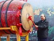 Chủ tịch nước Nguyễn Xuân Phúc đánh trống phát động Tết trồng cây tại Phú Thọ. (Ảnh: Thống Nhất/TTXVN).