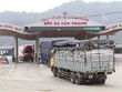 Xe chở hoa quả vào bến bãi thuộc cửa khẩu Tân Thanh, tỉnh Lạng Sơn. (Ảnh: Quang Duy/TTXVN)