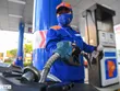Giá xăng dầu lại đồng loạt tăng mạnh từ chiều nay, 13/6 (Ảnh: Mạnh Quân).