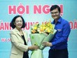 Trưởng Ban Tổ chức Trung ương Trương Thị Mai tặng hoa chúc mừng Tân Bí thư thứ nhất Trung ương Đoàn Bùi Quang Huy. Ảnh: Đoàn TNCS Hồ Chí Minh