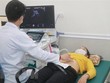 Khám, tư vấn sức khỏe sinh sản. (Ảnh: Văn Đạt/TTXVN)