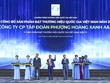 Ông Lưu Công An PTGĐ Tập đoàn Phenikaa, đại diện nhận biểu trưng Thương hiệu quốc gia 2022.