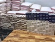 Tang vật một vụ vận chuyển thuốc lá lậu. (Ảnh: TTXVN phát)