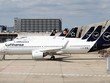 Máy bay của hãng hàng không Lufthansa tại sân bay Frankfurt, Đức. (Ảnh: AFP/TTXVN)
