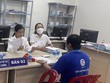 Người dân huyện Hóc Môn làm thủ tục nhận tiền bồi thường giải phóng mặt bằng đường Vành đai 3, TP.HCM. Ảnh: Lê Quân.
