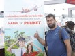 Hành khách hào hứng với chuyến bay đầu tiên kết nối Hà Nội - Phuket.