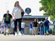 Sau thông báo đóng cửa nhà máy, Volkswagen lại đối mặt với thử thách mới