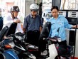 Giá xăng bất ngờ tăng 180 đồng từ 12h trưa nay