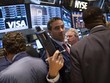 Nỗi sợ của giới đầu tư Phố Wall tăng mạnh trong phiên đầu tuần - Ảnh: Reuters