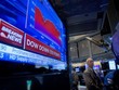 Dow Jones có lúc giảm tới hơn 300 điểm trong phiên 15/10 - Ảnh: Reuters