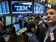 Cổ phiếu IBM khiến Dow Jones lùi lại phía sau trong phiên đầu tuần - Ảnh: Reuters