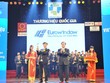 Ông Vũ Trọng Trung, Phó tổng giám đốc Eurowindow nhận biểu trưng Thương hiệu quốc gia 2014