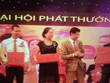 Một đại hội phát thưởng của một Công ty bán hàng đa cấp, số thưởng 1 tháng cho mỗi cá nhân được công bố là hàng tỉ đồng, nhưng đó là con số không có thực.
