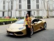 Sheetal Dugar bên chiếc Huracan với màu sắc đặt hàng riêng. Ảnh: Indiatoday.