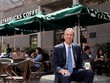 Howard Schultz có xuất thân nghèo khó. Ảnh: Rare Delights