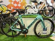 Xe đạp Bianchi Oltre XR 4 giá 410 triệu đồng tại Việt Nam. Ảnh:Lương Dũng.