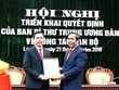 Đồng chí Nguyễn Thanh Bình, Ủy viên Trung ương Đảng, Phó Trưởng ban Thường trực Ban Tổ chức Trung ương trao Quyết định cho đồng chí Nguyễn Long Hải.