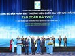 Thủ tướng Chính phủ trao biểu trưng Thương hiệu quốc gia Việt Nam 2022 cho sản phẩm bảo hiểm nhân thọ Bảo Việt và sản phẩm bảo hiểm sức khỏe Bảo Việt.