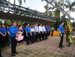 Ông Đỗ Văn Trường, Phó bí thư Đảng uỷ Bộ Tài chính cùng cán bộ, đoàn viên thanh niên dâng hoa tưởng niệm các anh hùng liệt sỹ.