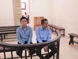 Hai bị cáo tại tòa.