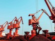 Nhu cầu Trung Quốc suy yếu đẩy giá quặng sắt xuống mức thấp nhất trong 5 tháng