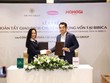 Bà Nguyễn Thị Trà My, Tổng giám đốc Tập đoàn PAN và ông Yen Gunadi, đại diện Ban Lãnh đạo Momogi Group ký biên bản hoàn tất giao dịch chuyển nhượng vốn tại Bibica.