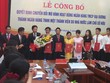 Ông Đỗ Thanh Sơn (cầm hoa), Chủ tịch và các lãnh đạo mới của Ngân hàng TNHH một thành viên Đại Dương trong Lễ công bố ra mắt Ngân hàng