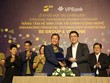 Ông Fung Kai Jin, Phó tổng giám đốc, Giám đốc khối doanh nghiệp nhỏ và vừa VPBank và ông Trần Thanh Hải, Tổng Giám đốc BE GROUP tại lễ ký kết.