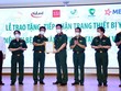Đại tá Hà Trọng Khiêm – Phó tổng giám đốc phụ trách khu vực phía Nam (thứ tư từ trái qua) đại diện MB trao tặng 5 tỷ đồng tới Bệnh viện Quân y 175