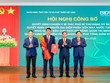 Thống đốc NHNN Phạm Đức Ấn, Phó Chủ nhiệm Ủy ban Kiểm tra Trung ương Đinh Hữu Thành và Chủ tịch HĐQT BIDV Phan Đức Tú trao Quyết định và tặng hoa chúc mừng ông Lê Ngọc Lâm nhận nhiệm vụ mới