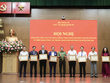 Ông Tô Huy Vũ - Bí thư Đảng ủy, Chủ tịch Hội đồng thành viên đại diện Agribank nhận Bằng khen của Bộ Công an tặng Trụ sở chính Ngân hàng Nông nghiệp và Phát triển Nông thôn Việt Nam vì đã có thành tích xuất sắc trong phong trào Toàn dân bảo vệ an ninh Tổ quốc 