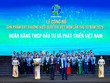 Ủy viên HĐQT BIDV Đặng Văn Tuyên đại diện ngân hàng nhận Danh hiệu
