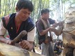 Hồn thiêng “đại ngàn” tái hiện trong nét điêu khắc gỗ Tây Nguyên