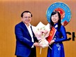 Tân Phó Cục trưởng Cục Quản lý, Giám sát bảo hiểm Trần Thị Tuyết Lan nhận quyết định bổ nhiệm từ Thứ trưởng Bộ Tài chính
