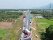 Sau vụ tai nạn giao thông trên cao tốc Cam Lộ - La Sơn khu vực TP Huế hôm 18/2, Thủ tướng chỉ đạo khẩn trương rà soát để đầu tư sớm nhất các tuyến đường bộ cao tốc quy mô 2 làn xe.