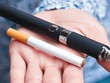 Ảnh minh hoạ: Thuốc lá truyền thống và thuốc lá điện tử