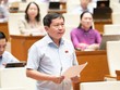 Đại biểu Tạ Minh Tâm (đoàn Đồng Tháp) phát biểu tại hội trường chiều 30/10.