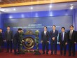 Bộ trưởng Bộ Tài chính đánh cồng khai trương phiên giao dịch đầu năm 2018