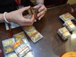 Giá vàng trong nước đang cao hơn giá vàng thế giới khoảng 18 triệu đồng/lượng. Ảnh minh họa: Dũng Minh