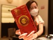 Xếp hàng từ sớm mua vàng chờ lộc Thần Tài