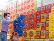 Mondelez Kinh Đô triển khai chiến dịch “Tết hy vọng” hỗ trợ các cửa hàng kinh doanh sản phẩm Tết