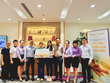 Đại diện Sunlife và TP Bank chi trả quyền lợi bảo hiểm cho gia đình khách hàng