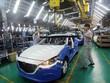 Dây chuyền lắp ráp xe Mazda của Công ty Cổ phần Ô tô Trường Hải trong Khu Kinh tế mở Chu Lai (Quảng Nam). Ảnh minh họa: TTXVN