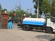Công ty Cổ phần Môi trường và Công trình đô thị Huế tiến hành phun khử khuẩn tại các chốt kiểm soát y tế phòng, chống dịch Covid-19.