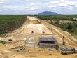 Nguyên tắc quan trọng nhất trong phân bổ vốn đầu tư công trung hạn giai đoạn 2021-2025 là ưu tiên các dự án lớn, trọng điểm quốc gia. Trong ảnh: Cao tốc Phan Thiết - Dầu Giây. Ảnh: Phạm Hoàng