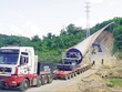 Sẽ có không ít trong số 105 dự án điện gió, dù guồng chân, nhưng vẫn không thể được công nhận vận hành thương mại trước ngày 1/11/2021.Trong ảnh: Vận chuyển cánh điện gió cho Dự án Nhà máy Điện gió Liên Lập (Quảng Trị) Ảnh: Thanh Hương
