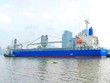 Tàu vận chuyển hai đoàn tàu cập cảng vào lúc 8 giờ sáng ngày 13/7.
