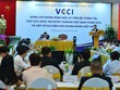 Chủ tịch VCCI Phạm Tấn Công báo cáo tại Cuộc gặp với Chủ tịch Quốc hội Vương Đình Huệ.