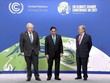Thủ tướng Anh Boris Johnson và Tổng Thư ký Liên hợp quốc Antonio Guterres đón Thủ tướng Phạm Minh Chính đến dự Hội nghị COP26. (Ảnh: TTXVN)